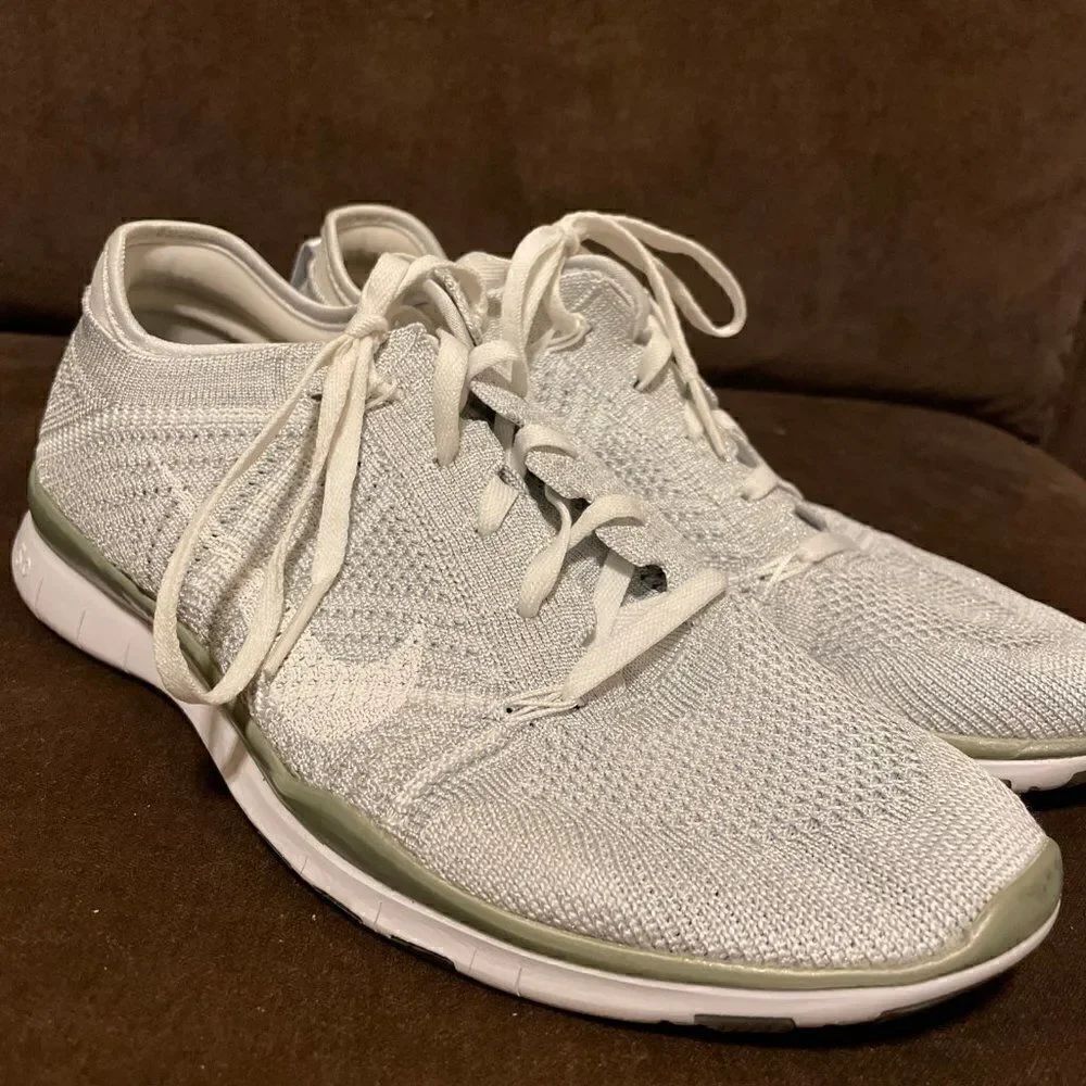 Excellent NIKE Flyknit TR Champagne Gold Silver White Womens 9 US 40.5 EUR